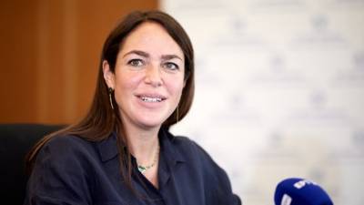 Δόμνα Μιχαηλίδου: Τέλος στις ηλικιακές διακρίσεις για τα άτομα με προβλήματα ακοής - Επίδομα και για ηλικίες 18 έως 65 ετών