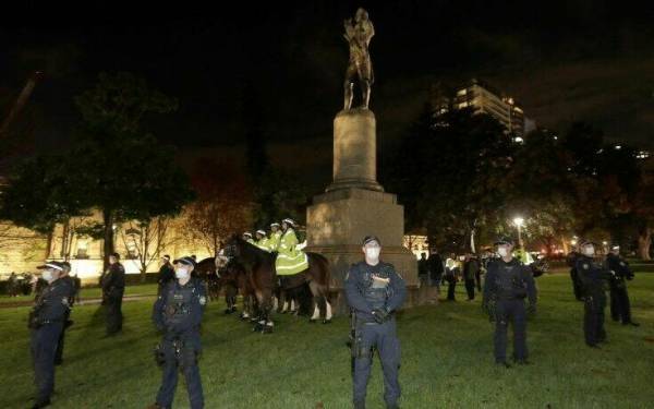 Αυστραλία: Δύο γυναίκες συνελήφθησαν για βανδαλισμό του αγάλματος του Τζέιμς Κουκ