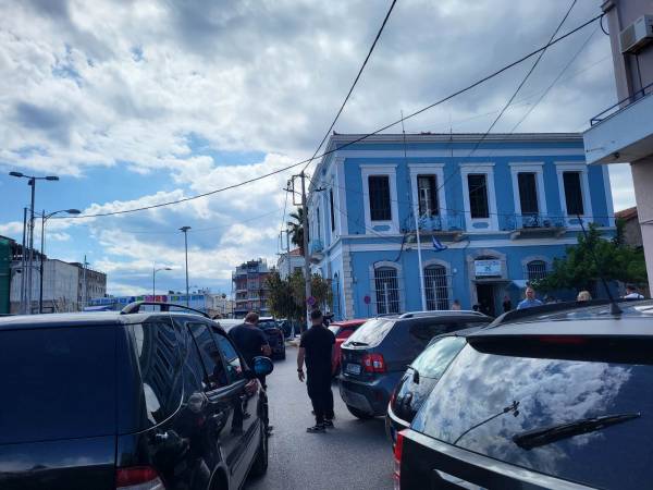 Εφτασε στην Καλαμάτα η ΠτΔ Κατερίνα Σακελλαροπούλου - Ενημερώνεται για το τραγικό ναυάγιο