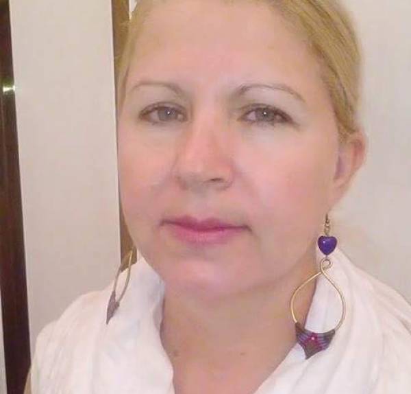 Η ποιήτρια Αφιζέ Σεφέρι, που κατοικεί στην Καλαμάτα, στην “Ε”: “Ο ουρανός δεν είναι απαγορευμένος”