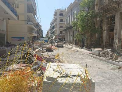 Καλαμάτα: &quot;Τρέχουν&quot; και πάλι οι εργασίες ανάπλασης στο κέντρο - Η εικόνα ομορφαίνει, η στάθμευση... χωλαίνει