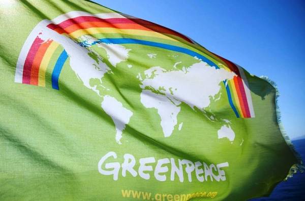 Κλείνει η Greenpeace το παράρτημά της στη Ρωσία μετά την κήρυξή της ως «ανεπιθύμητη» οργάνωση
