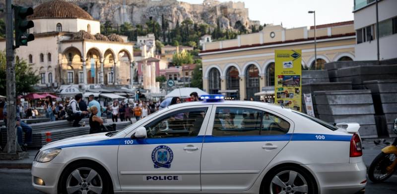 Κορονοϊός: Στο στόχαστρο της Αστυνομίας οι συναθροίσεις σε πλατείες και περίπτερα