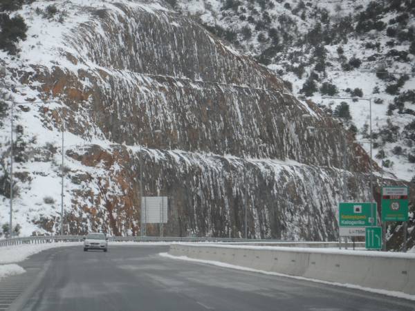 Χιόνια στον αυτοκινητόδρομο Κορίνθου - Τρίπολης - Καλαμάτας
