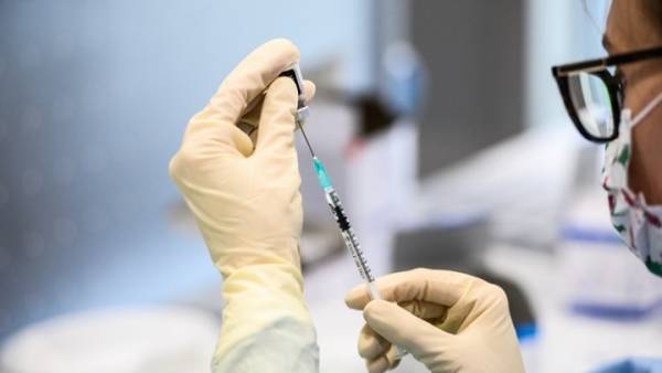Covid-19: Οι χώρες που θέσπισαν υποχρεωτικό τον εμβολιασμό