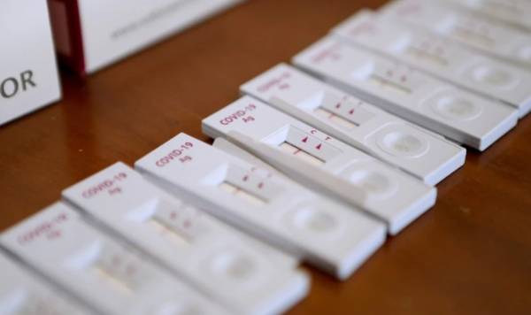 Καστοριά: Ανεμβολίαστοι αστυνομικοί έβγαζαν ψεύτικα rapid test σε φαρμακείο