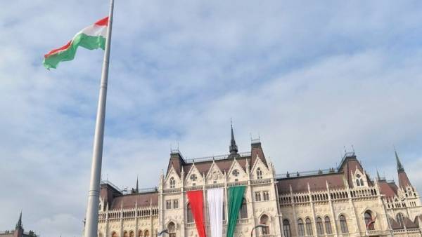 Ουγγαρία: Η κυβέρνηση βάζει τέλος στην εκστρατεία κατά του Ζαν Κλοντ Γιούνκερ