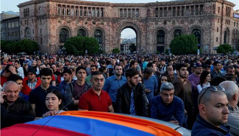 Στα άκρα η πολιτική κρίση στην Αρμενία - Τελεσίγραφο από Πασινιάν