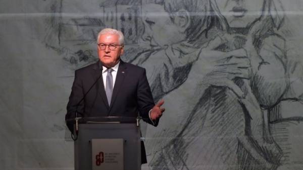 Ο Γερμανός πρόεδρος ζητά συγγνώμη από την Πολωνία για τη ναζιστική θηριωδία