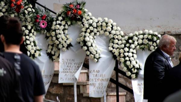 Θρήνος στη Στυλίδα στην κηδεία του 55χρονου ελεγκτή (βίντεο)