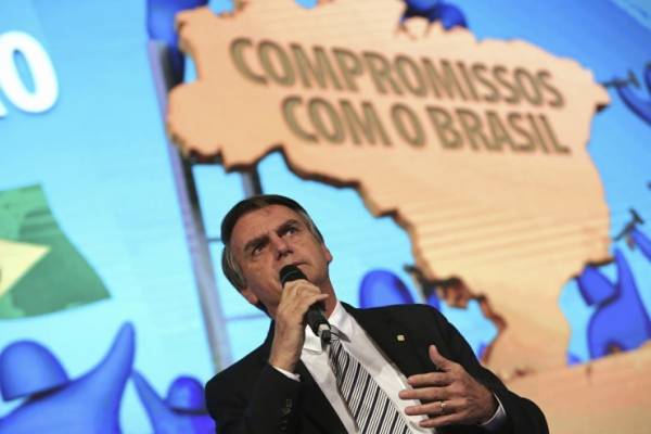 Βραζιλία: Αποφασισμένος ο Μπολσονάρου να διευρύνει την οπλοκατοχή