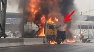 Οδηγός “δραπετεύει” από το παρμπρίζ μέσα από φλεγόμενο φορτηγό (βίντεο)