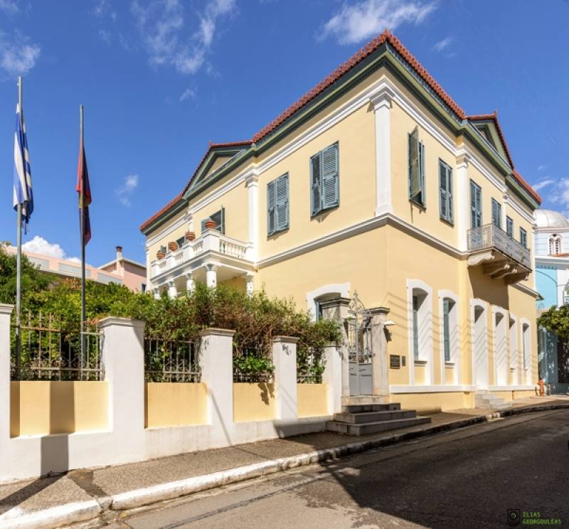 Περιήγηση στα προκλασικιστικά κτήρια της Καλαμάτας