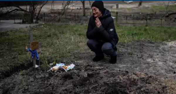 Πόλεμος στην Ουκρανία: Εικόνες φρίκης στη Μπούχα - Παιδιά προχωρούν ανάμεσα σε νάρκες