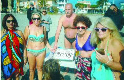 Εκοψαν πίτα οι χειμερινοί κολυμβητές της Καλαμάτας