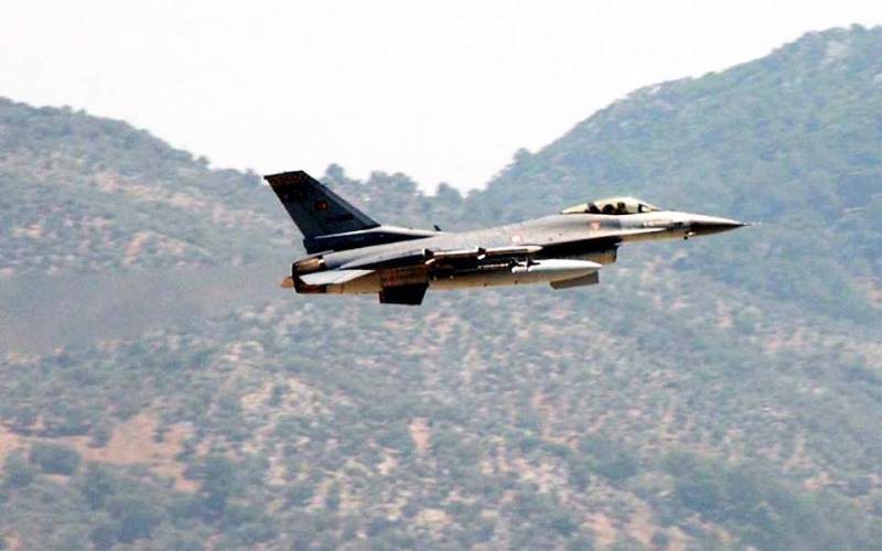 Ζεύγος τουρκικών F-16 πέταξε πάνω από τις Οινούσες