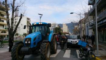 Τρακτέρ στην Αριστομένους στην Καλαμάτα (Φωτογραφίες)