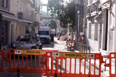 Εκρηξη στην Πλάκα: Θαμμένες σωληνώσεις και υδρορροές στο μικροσκόπιο (βίντεο)