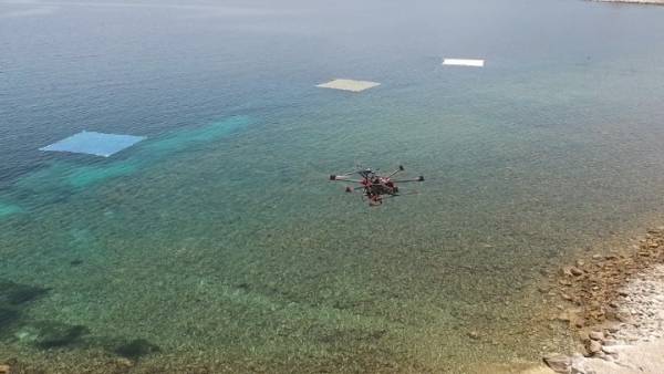 «Κυνήγι» πλαστικών στις θάλασσες με drones