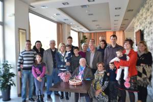 Μοναδικό πάρτι για 100χρονη στην Κυπαρισσία