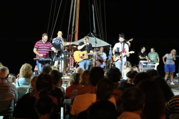 Χειροκροτήθηκαν οι &quot;Jukebox &amp; Friends” (φωτογραφίες - βίντεο)