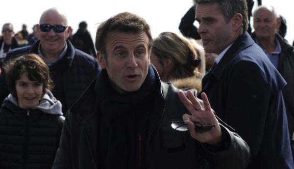 Εκλογές στη Γαλλία - exit polls: Προβάδισμα Μακρόν, στον δεύτερο γύρο με Λεπέν (βίντεο)