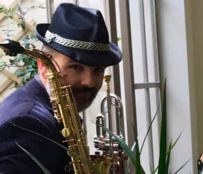 Ο Καλαματιανός μουσικός Τάσος Δράμπαλης σε τραγούδι του Σταμάτη Κόκκοτα