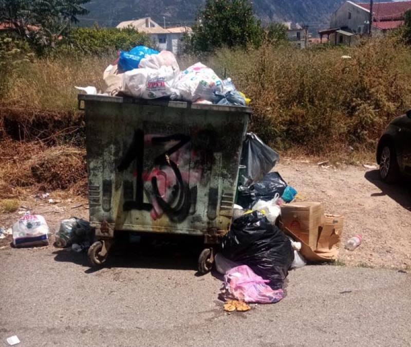 "Λαϊκή Συσπέιρωση Καλαμάτας": “Αφόρητη κατάσταση με τα σκουπίδια στην οδό Παύλου Κουρούπη"
