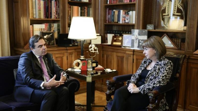 Η ΠτΔ Κ. Σακελλαροπούλου συναντήθηκε με τον αντιπρόεδρο της Κομισιόν Μ. Σχοινά - Στο επίκεντρο το Νέο Σύμφωνο για τη Μετανάστευση και το Άσυλο
