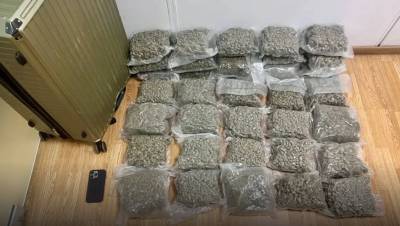 Σύλληψη 23χρονου στο «Ελ. Βενιζέλος» με πάνω από 18,5 κιλά κάνναβης στη βαλίτσα του