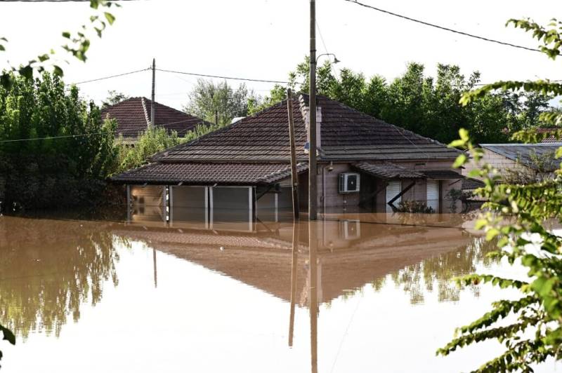 Βιβλική καταστροφή στη Θεσσαλία: Επεσε στα 8 μέτρα η στάθμη του Πηνειού, χωρίς νερό και ρεύμα πολλές περιοχές (βίντεο)