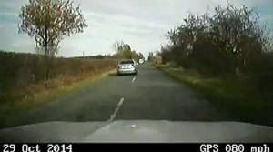 Δείτε την τρομακτική «προσγείωση» αυτοκινήτου σε χωράφι (βίντεο)