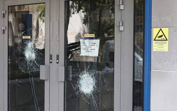 Ο «Ρουβίκωνας» ανέλαβε την ευθύνη για την επίθεση σε τράπεζα στη Συγγρού