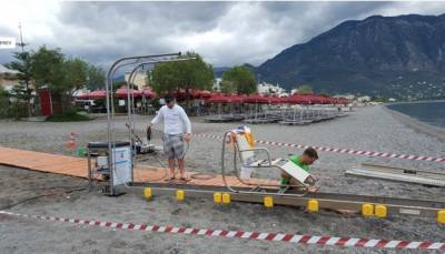 Μηχανισμός Seatrac για άτομα με κινητικά προβλήματα στην Παραλία Καλαμάτας