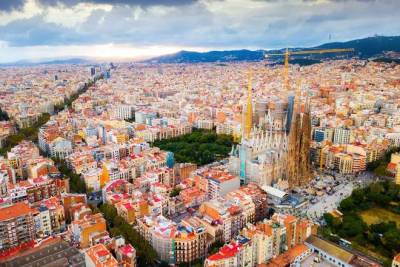 Ισπανία: Τέλος σε Αirbnb και σε όλες τις ενοικιάσεις διαμερισμάτων σε τουρίστες βάζει η Βαρκελώνη για να &quot;φρενάρει&quot; το κόστος στέγασης