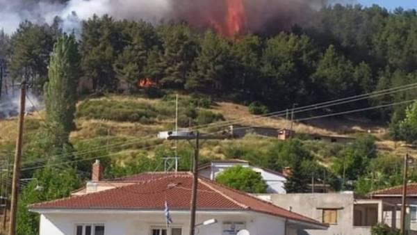 Φωτιά στα Γρεβενά: Σηκώθηκαν 4 ελικόπτερα - Κοντά σε σπίτια το πύρινο μέτωπο