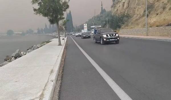 Μάχη με τις φλόγες δίνουν οι πυροσβεστικές δυνάμεις ώστε να μην μπει η φωτιά στην πόλη του Γυθείου, σύμφωνα με τον αντιπεριφερειάρχη Λακωνίας Θεόδωρο Βερούτη
