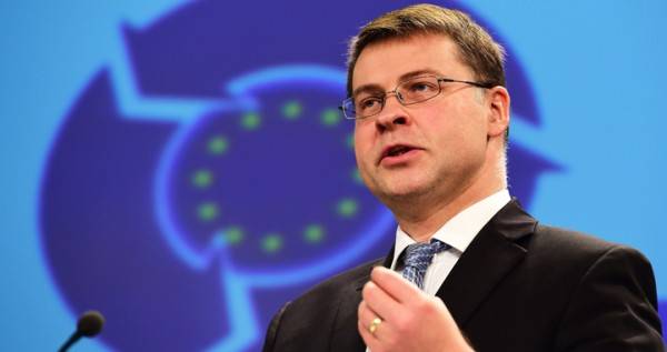 Ντομπρόβσκις: "Η Ελλάδα να τηρήσει τις δεσμεύσεις της και να προχωρήσει σε μεταρρυθμίσεις"