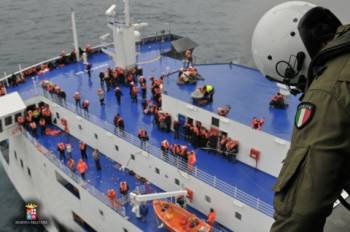 Νέες συγκλονιστικές φωτογραφίες από την επιχείρηση διάσωσης