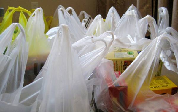 Μειώθηκε δραστικά η χρήση της πλαστικής σακούλας σε σούπερ μάρκετ Καλαμάτας και Μάνης