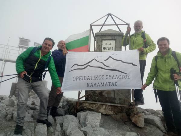 Πέντε μέλη του Ορειβατικού Καλαμάτας στην πιο ψηλή κορυφή των Βαλκανίων