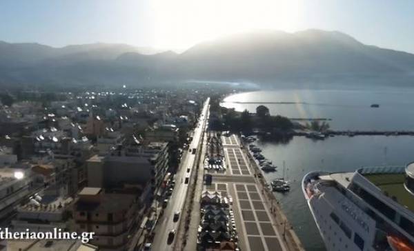 Πετώντας πάνω από το λιμάνι της Καλαμάτας (βίντεο)