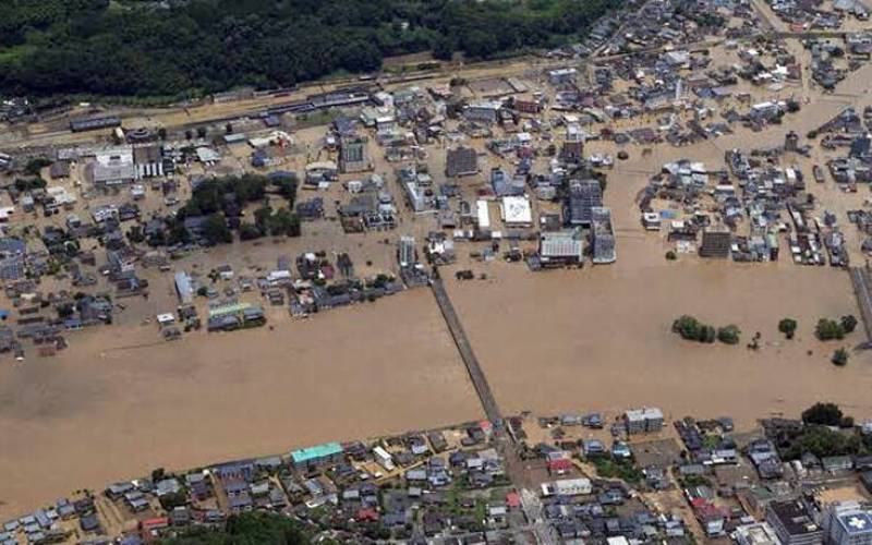 Συνεχίζονται οι έρευνες στην Ιαπωνία μετά τις φονικές πλημμύρες (Βίντεο+φωτο)