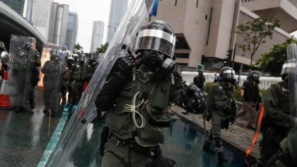 Συγκρούσεις αστυνομίας-διαδηλωτών στο Χονγκ Κονγκ
