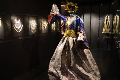 Συλλογή Ελληνικών Ενδυμασιών “Β. Καρέλια”- Ιστορικές μορφές της Επανάστασης στην έκθεση του Νίκου Φλώρου (φωτογραφίες)