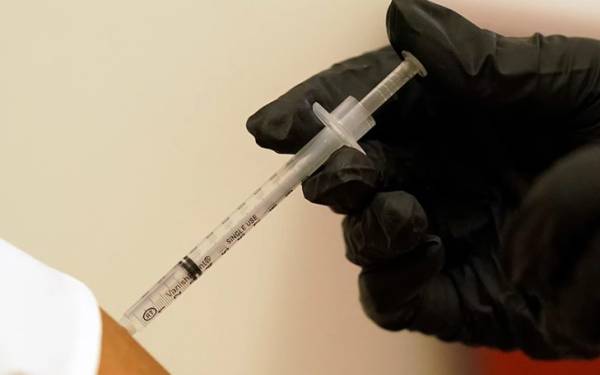 Μετάλλαξη Όμικρον: Θετικά αποτελέσματα από εμβόλιο της Moderna