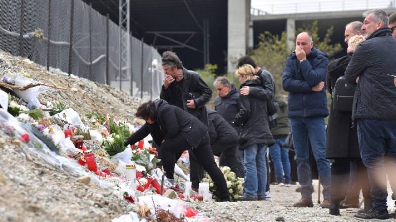Μνημόσυνο για τους νεκρούς του σιδηροδρομικού δυστυχήματος στα Τέμπη (Βίντεο)