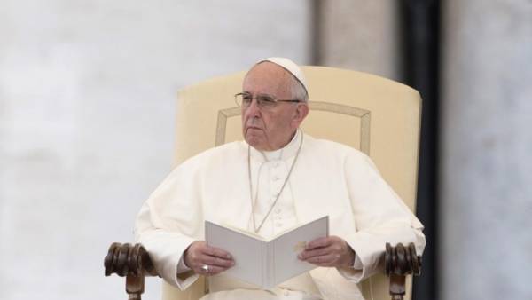 Ο πάπας καλεί τη Βρετανία να επιστρέψει στον Μαυρίκιο τα νησιά Τσάγκος