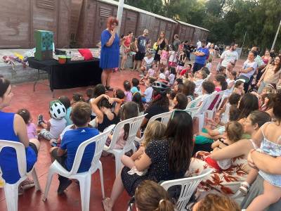 Παράσταση κουκλοθεάτρου από την &quot;Αυτοσχέδια Σκηνή&quot;