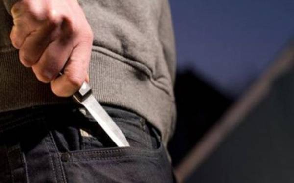 Βοιωτία: Ληστής απείλησε υπάλληλο με μαχαίρι και έκλεψε 1.000 ευρώ από το ταμείο